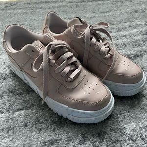 Nike Air Force 1 Pixel